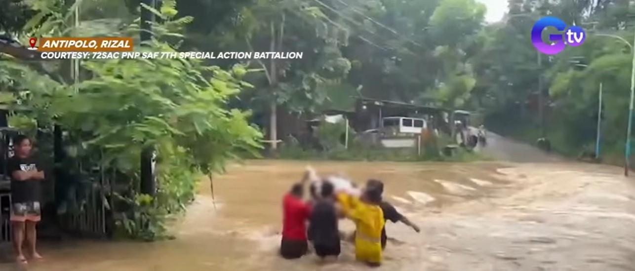 Buntis na manganganak, itinawid ng mga pulis at residente ng ilog tungong ospital