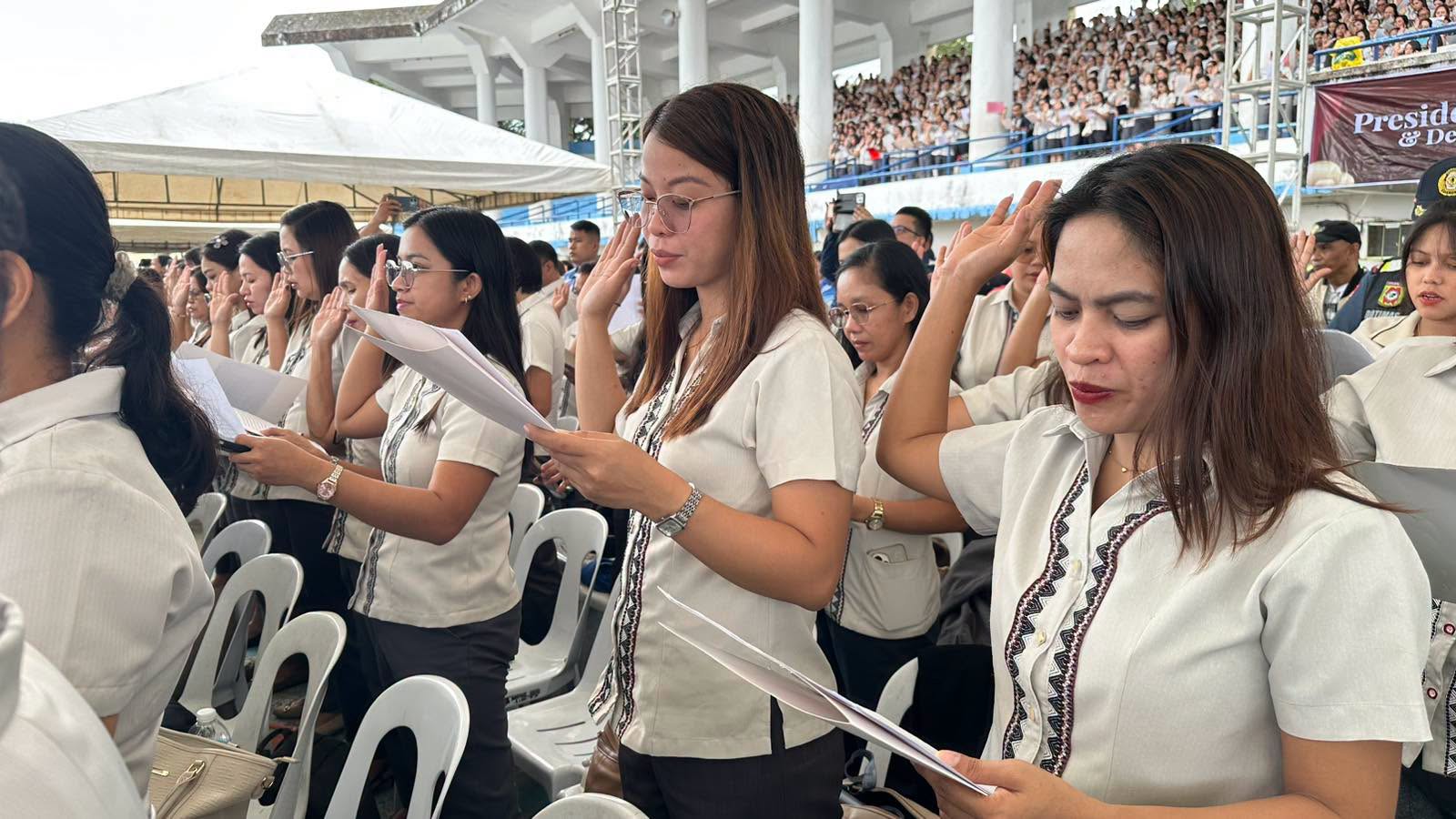 Over 5,300 newly promoted Camarines Sur teachers, school heads take oath 