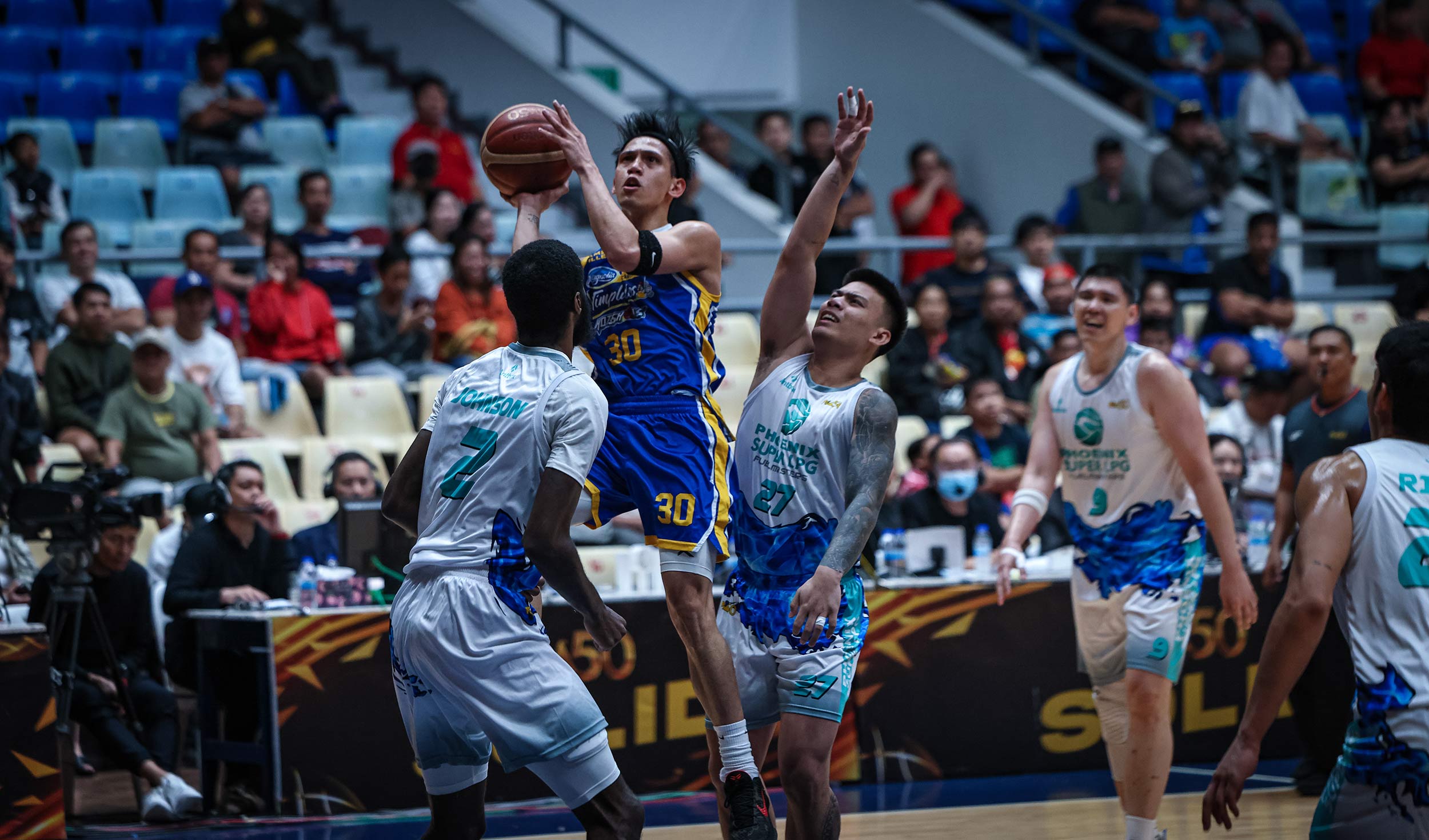 Jerom Lastimosa sparks Magnolia’s late pullaway vs. Phoenix