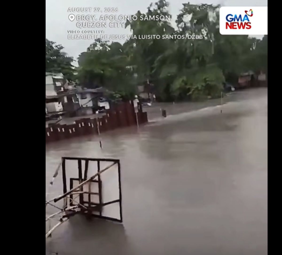 Habagat in Metro Manila: Floodwaters nearly reach basketball hoop, poor visibility