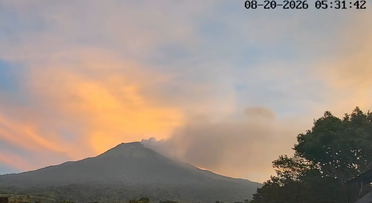 Kanlaon Volcano emits ash on Thursday