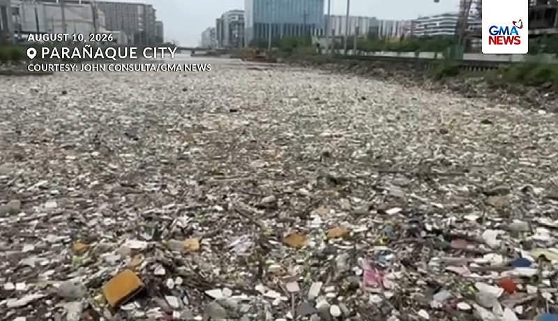 Sangkaterbang basura na mula sa Manila Bay, bumulaga sa baybayin na malapit sa Baclaran, Parañaque City
