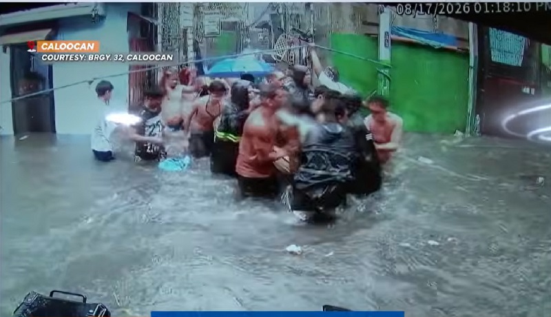 Lalaking inatake umano sa puso, natumba pa sa abot-dibdib na baha sa Caloocan City