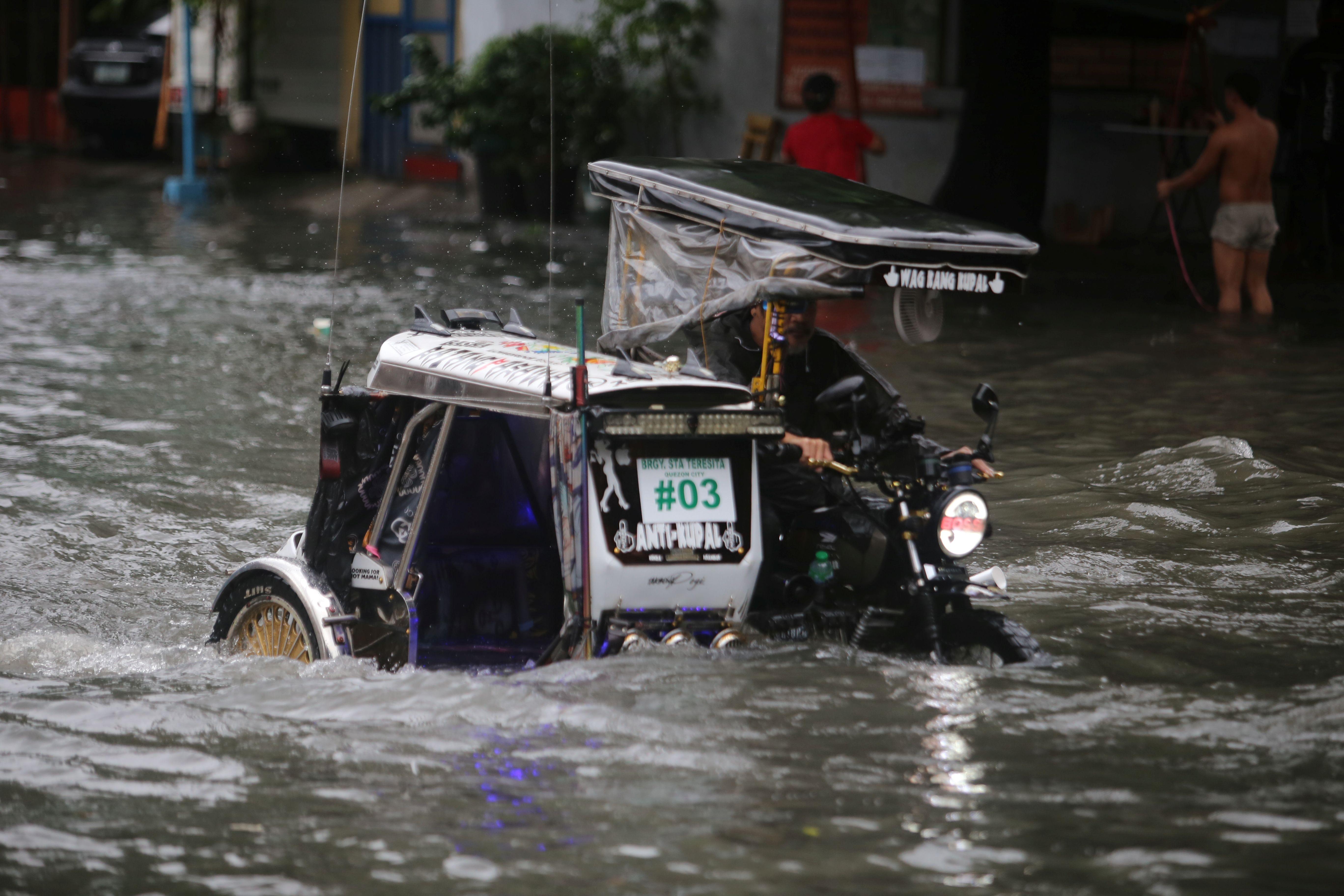 Malacañang orders gov't offices, classes to shift to alternative setup