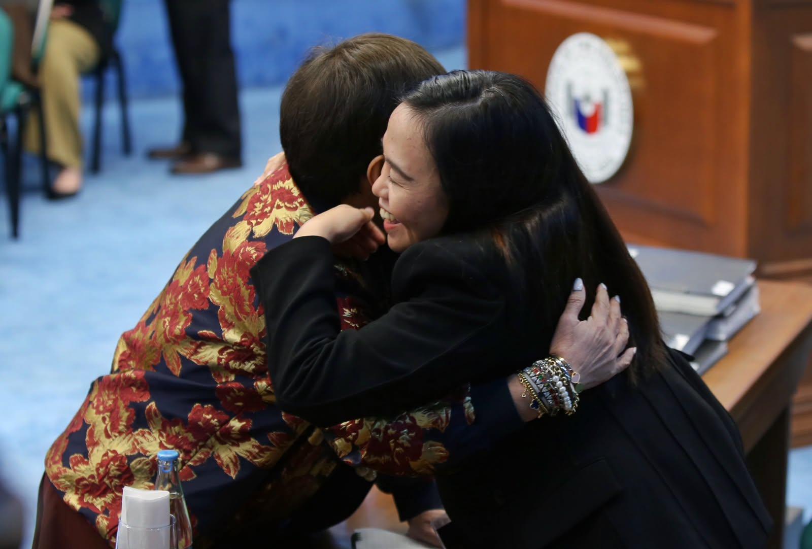 LOOK: Lawyers Lorna Kapunan, Kristine Ferrer share a hug on day 16 of impeachment trial
