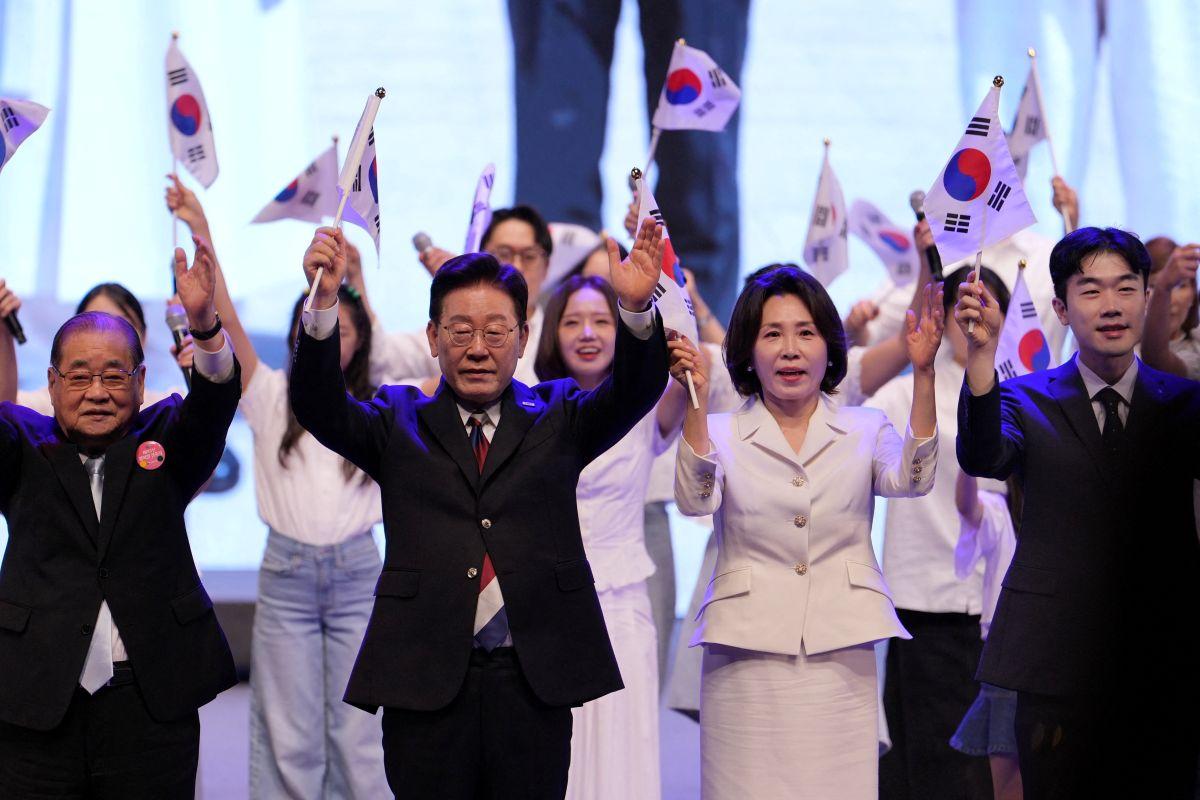 South Korea president proposes talks with North to formally end Korean War
