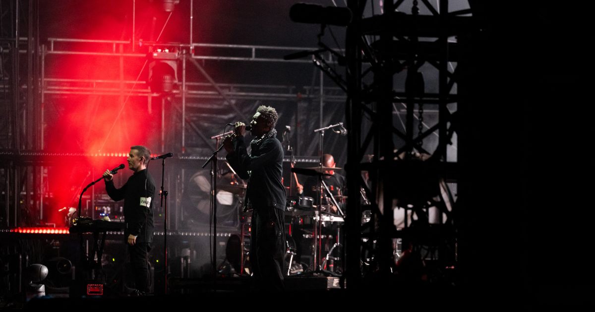 Massive Attack banned from Singapore over Palestinian flag display