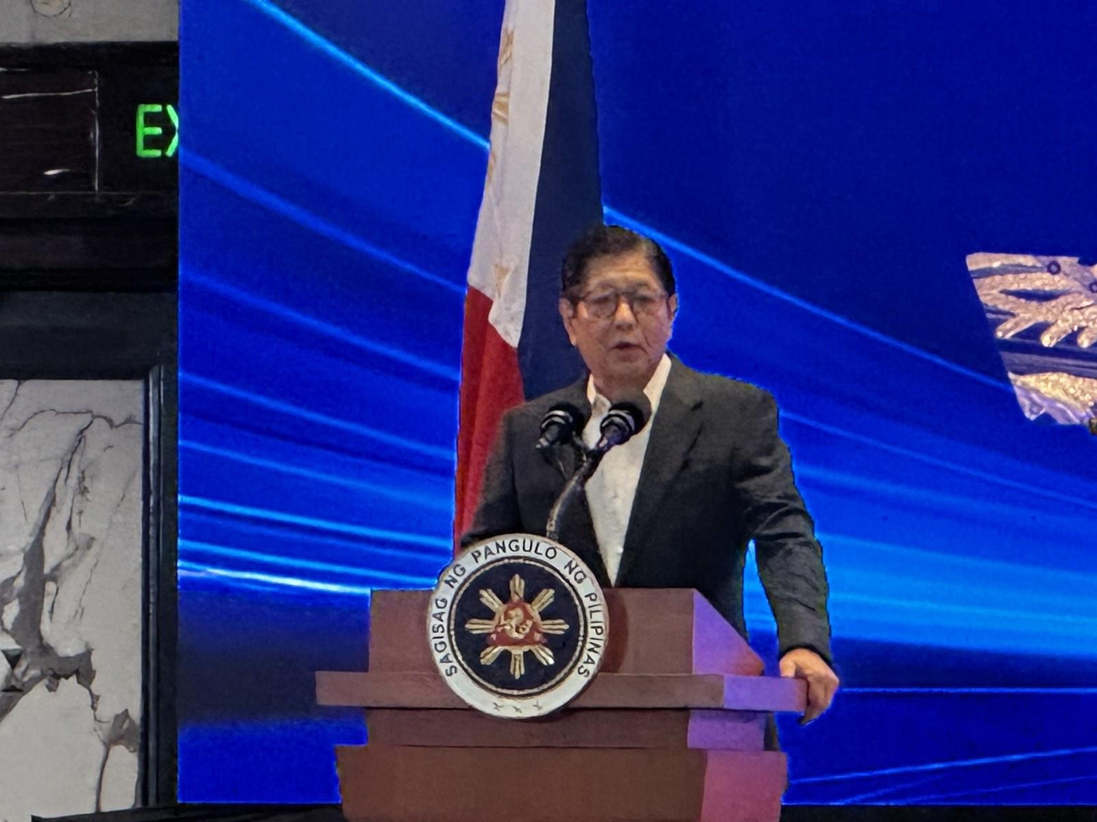 Marcos renews vow to defend press freedom in PH