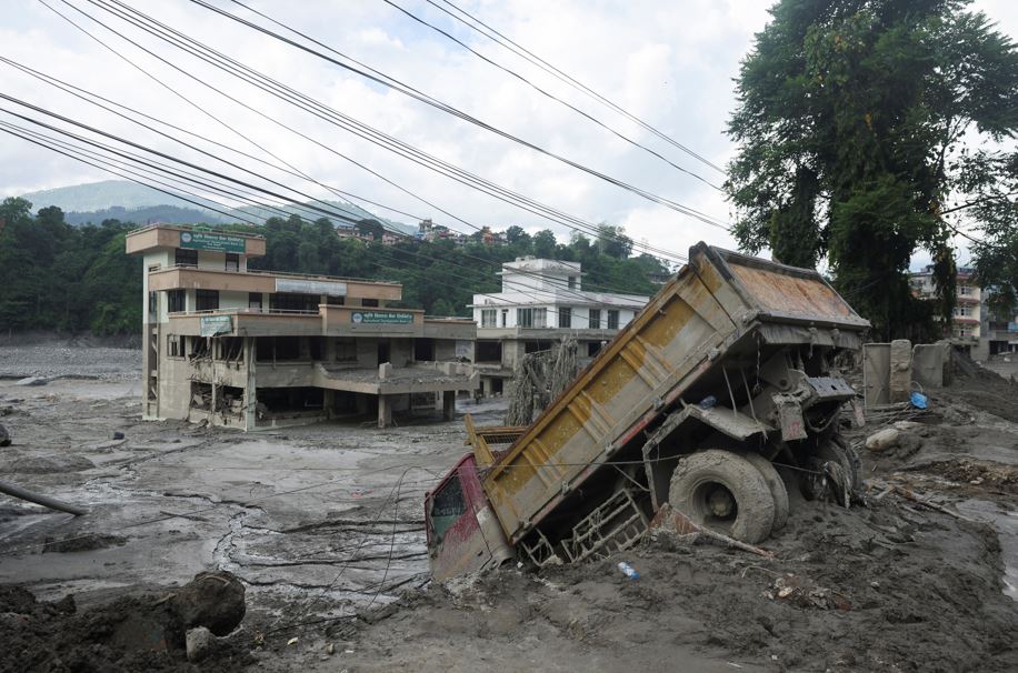 Nepal flood death toll crosses 1,000, rescuers reach remote areas
