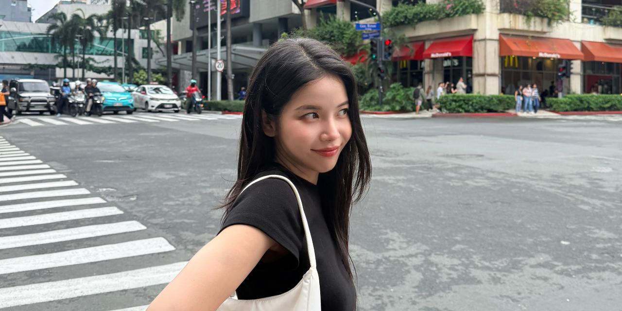 Mamamoo's Solar enjoys stroll around Cubao ahead of PH concert