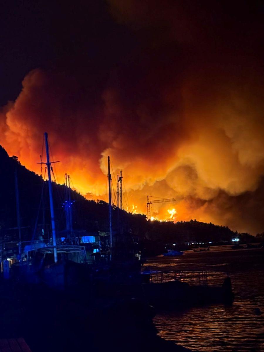 Wildfire in Omis, Croatia 