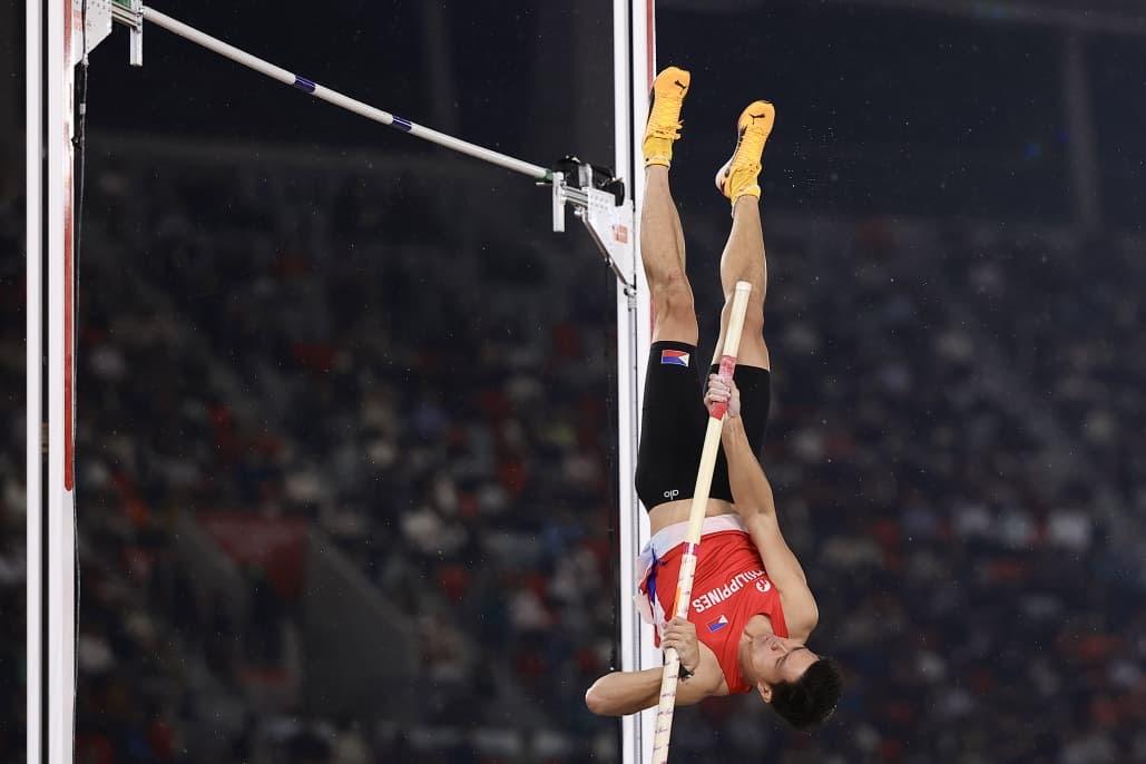 Pole vault champ EJ Obiena wins back-to-back Asian Games golds, sets new games record