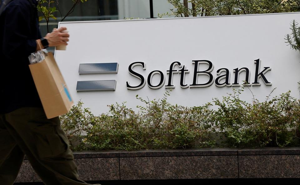 SoftBank raises $11.1 billion in world's biggest high-yield corporate bond sale