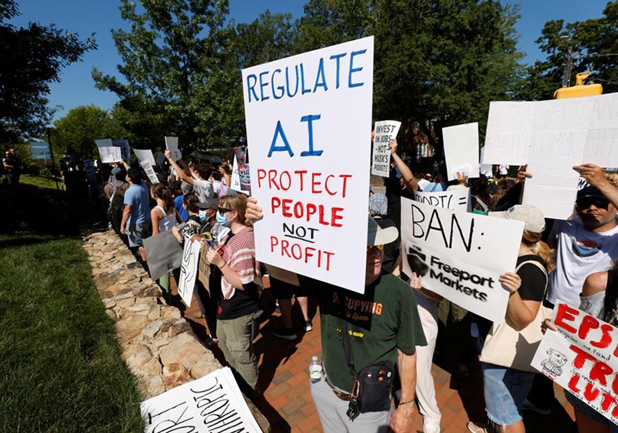 Global AI stocks fall as industry chiefs call for slowing development