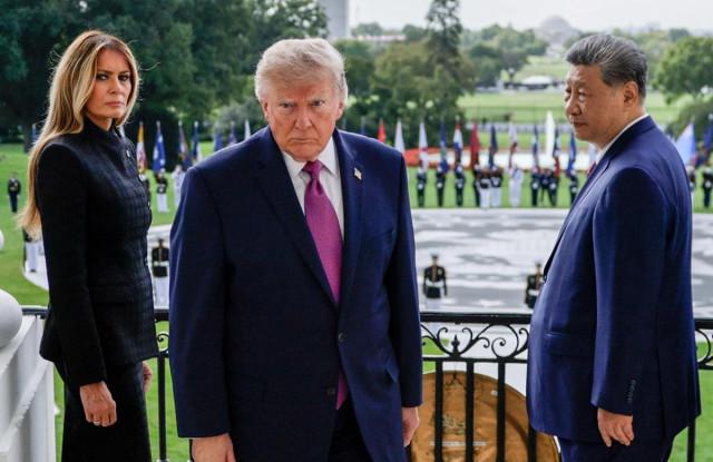 US President Donald Trump, first lady Melania Trump and Chinese President Xi Jinping after watching a military demonstration from a balcony of the White House in Washington, D.C., September 24, 2026. REUTERS/ Evan Vucci