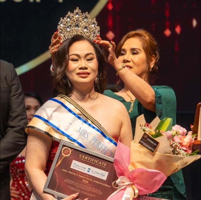 Girlie Lahom Cebricos being crowned Mrs. Philippines Elite UAE 20206 during the Filipinas Achievers Awards Night on August 16, 2026. Courtesy: Girlie Lahom Cebricos