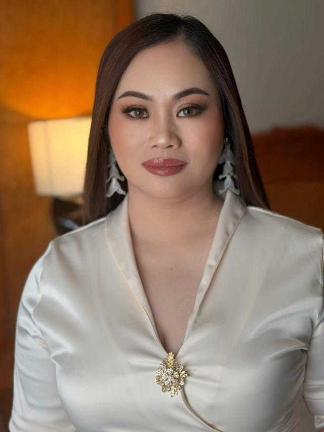 'At first po, hindi talaga naging madali. First month ko, nabaon ako sa utang. Dumating din ang time na di na ko makatulog sa kaka-isip kung paano ba ako makikilala sa business kung sinimulan. Ako ang therapists, ako ang marketing, ako lahat,' Girlie recalls. Courtesy Girlie Lahom Cebricos