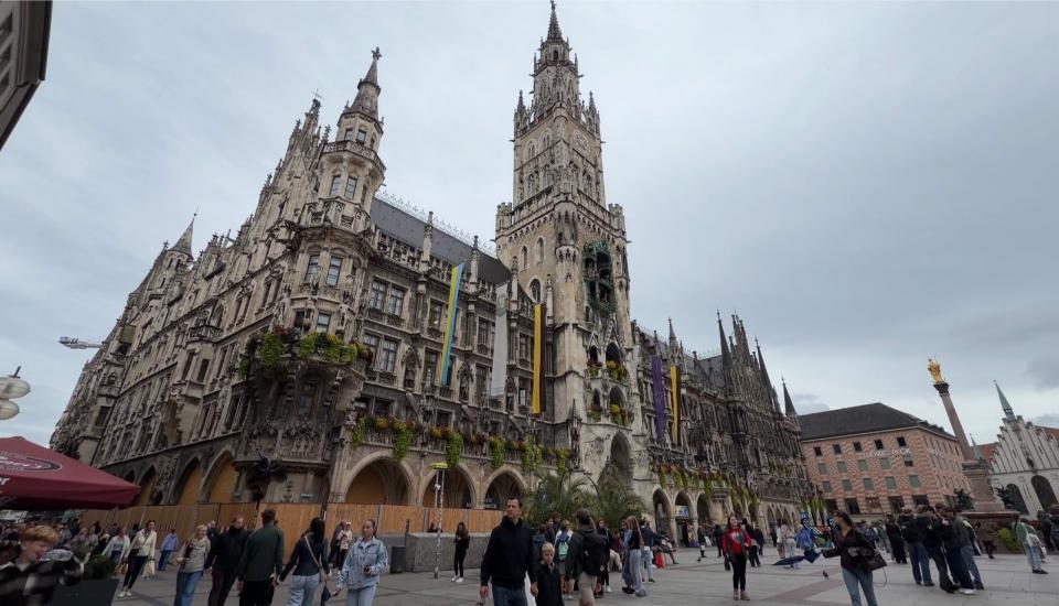 Marienplatz: A shopper's paradise and must-see attraction in Munich Marienplatz: A shopper's paradise and must-see attraction in Munich