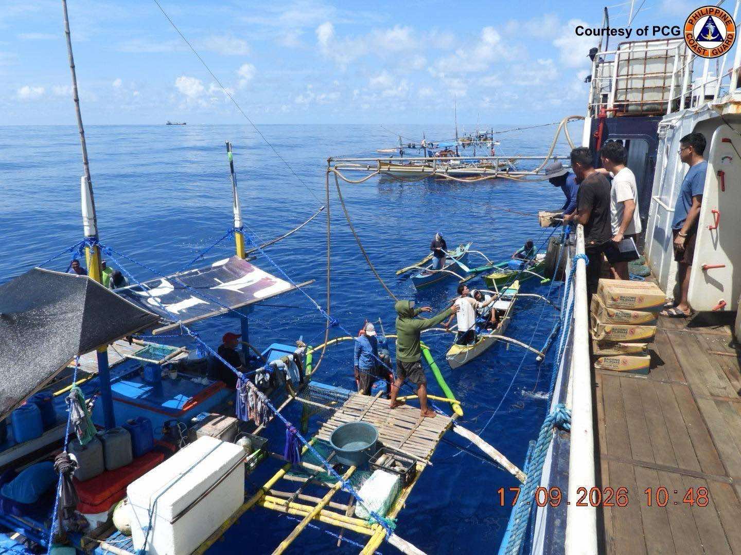 PCG: Chinese vessels seen in Bajo de Masinloc as PH distributes aid to fishers