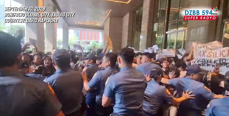 WATCH: Tension sparks between rallyists, police in Marcos event in BGC