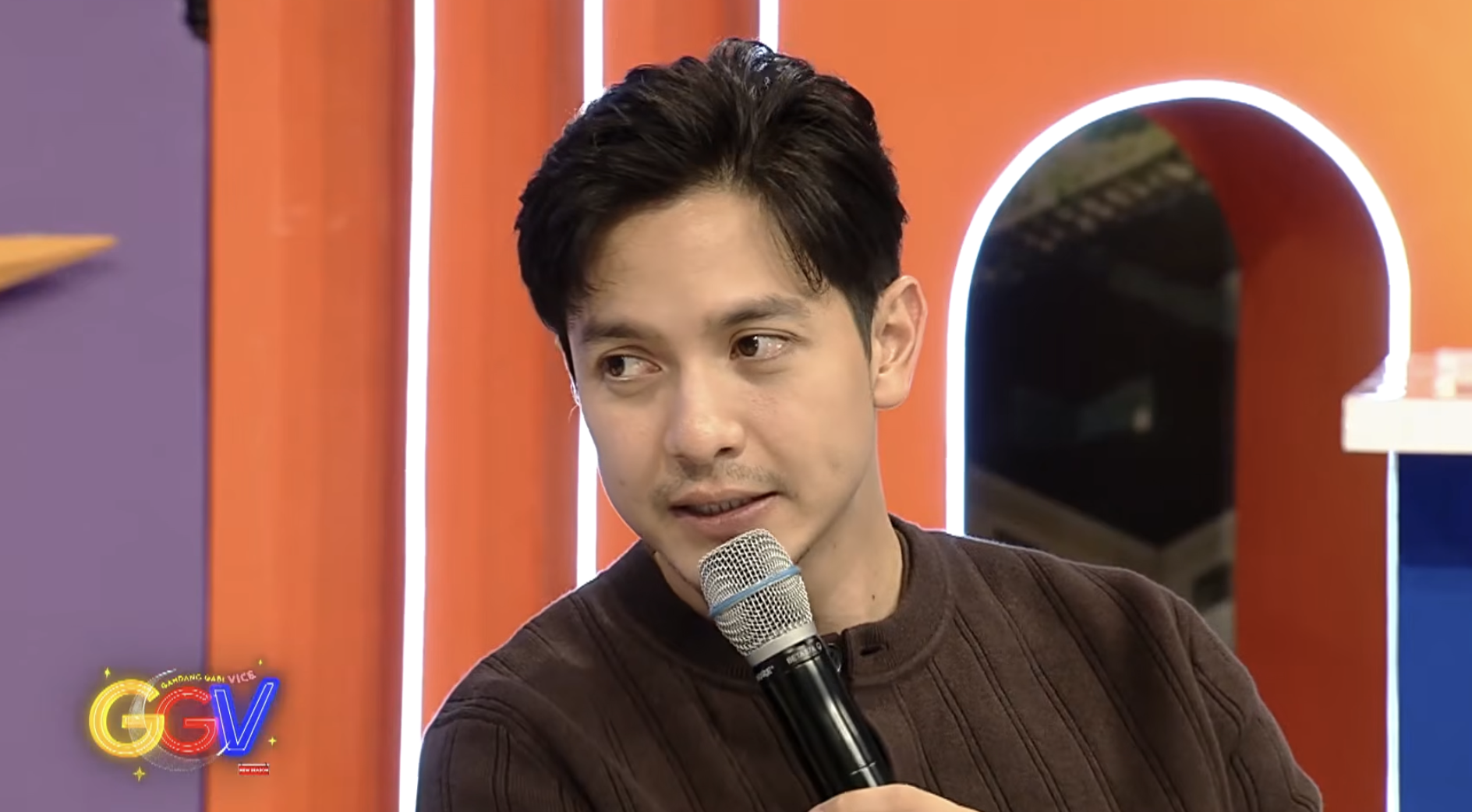 Alden Richards breaks down over pressure to find love in 'Gandang Gabi Vice' guesting
