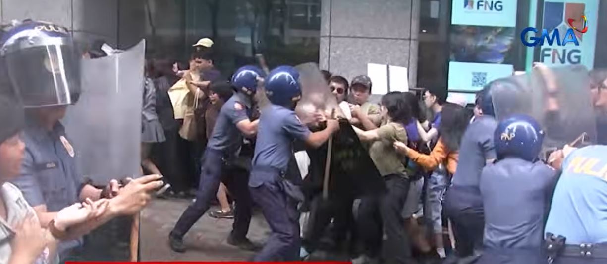 Protestors, cops clash over Pax Silica outside Marcos event