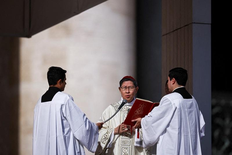 Cardinal Tagle, in behalf of Pope Leo, urges families to engage in communal prayer