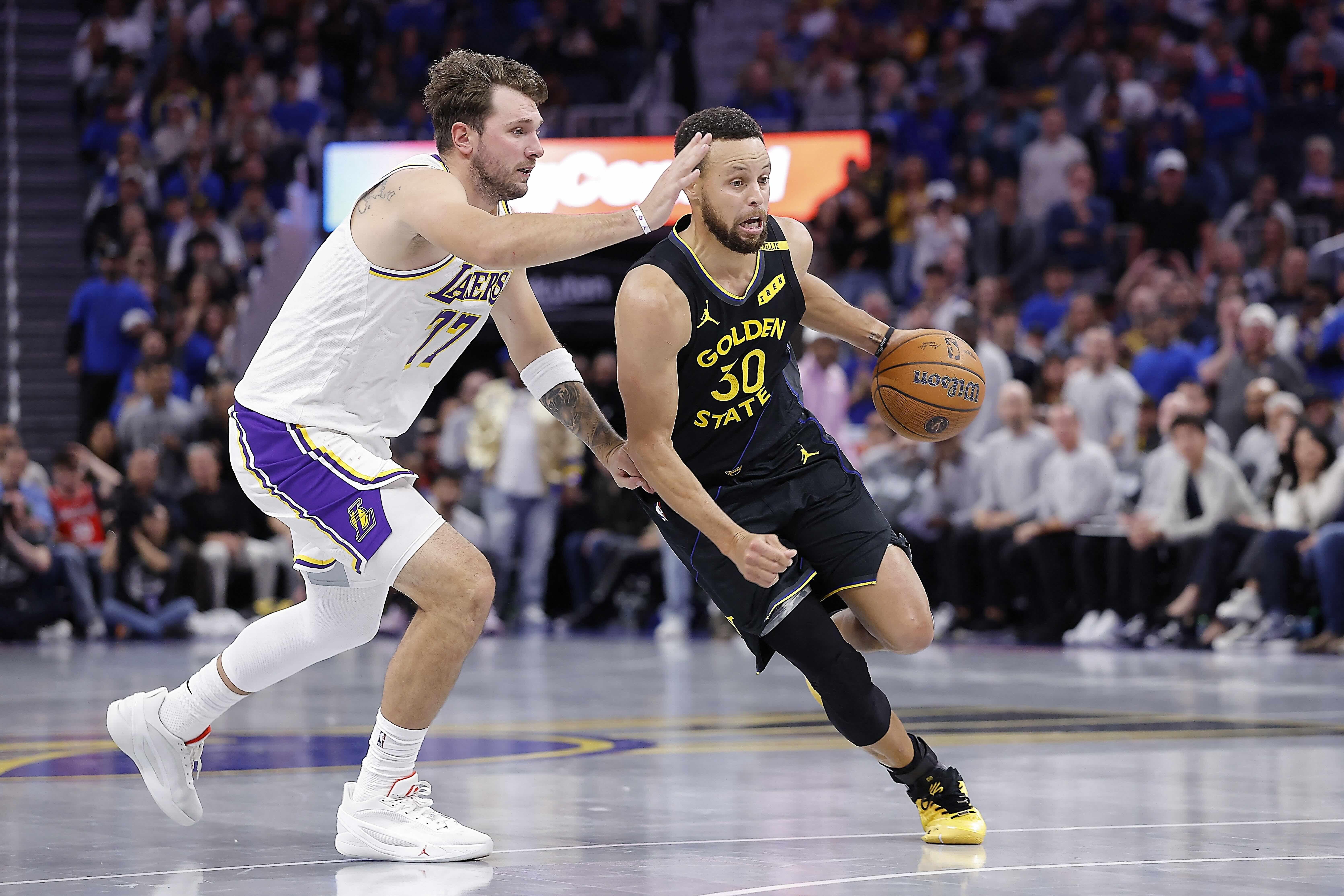 NBA: Warriors escape 25-point hole behind Stephen Curry's 31, top Lakers