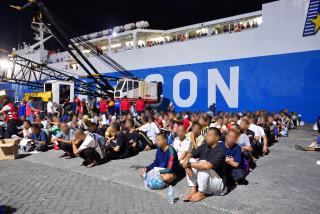 800 Filipinos deported from Malaysia arrive in PH