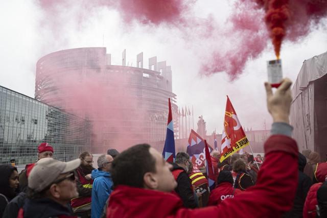 Protesters take part in an inter-union demonstration against the 28th regime, a new pan-European legal status for companies, in Strasbourg eastern France, on October 20, 2026. Romeo Boetzle/ AFP