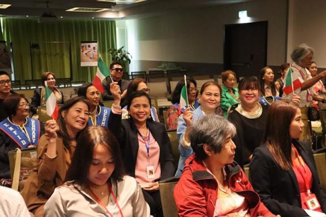 During the leadership panel discussion, Carleth Rabolen (second from right, holding a flag) spoke about her observations on why Filipino youth in Europe rarely participate in community events. Photo: Andy Peñafuerte III