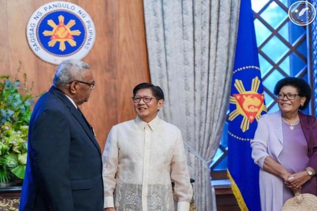 President Ferdinand R. Marcos Jr. received the credentials of His Excellency Ratu Inoke S. Delamisa Tikoca, Non-Resident Ambassador-designate of the Republic of Fiji to the Philippines, at Malacañan Palace. Photo from Presidential Communications Office