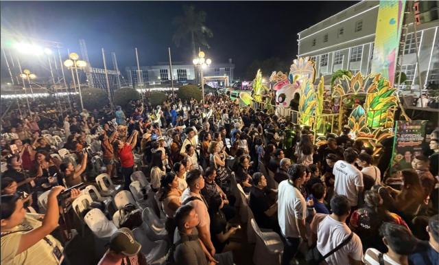 Crowds gathered at the BCGC grounds on Oct. 16 for the MassKara Electric Float parade. Casino Plus brand advocate Zeinab Harake Parks greeted hundreds of cheering spectators.