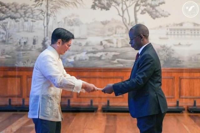 President Ferdinand Marcos Jr. and His Excellency Theophile Irambona, Republic of Burundi's Non-Resident Ambassador-designate to the Philippines. Photo from Presidential Communications Office