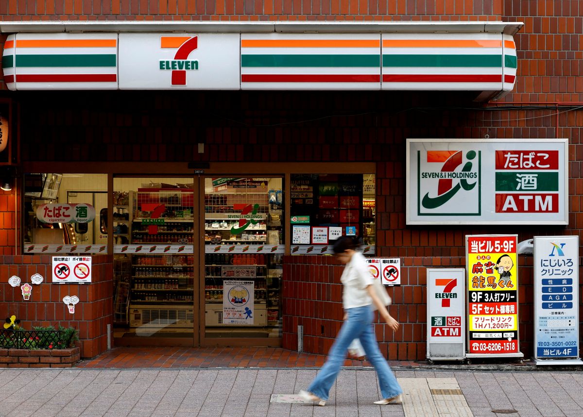 Japan's beleaguered shoppers are a worry for convenience stores and the economy