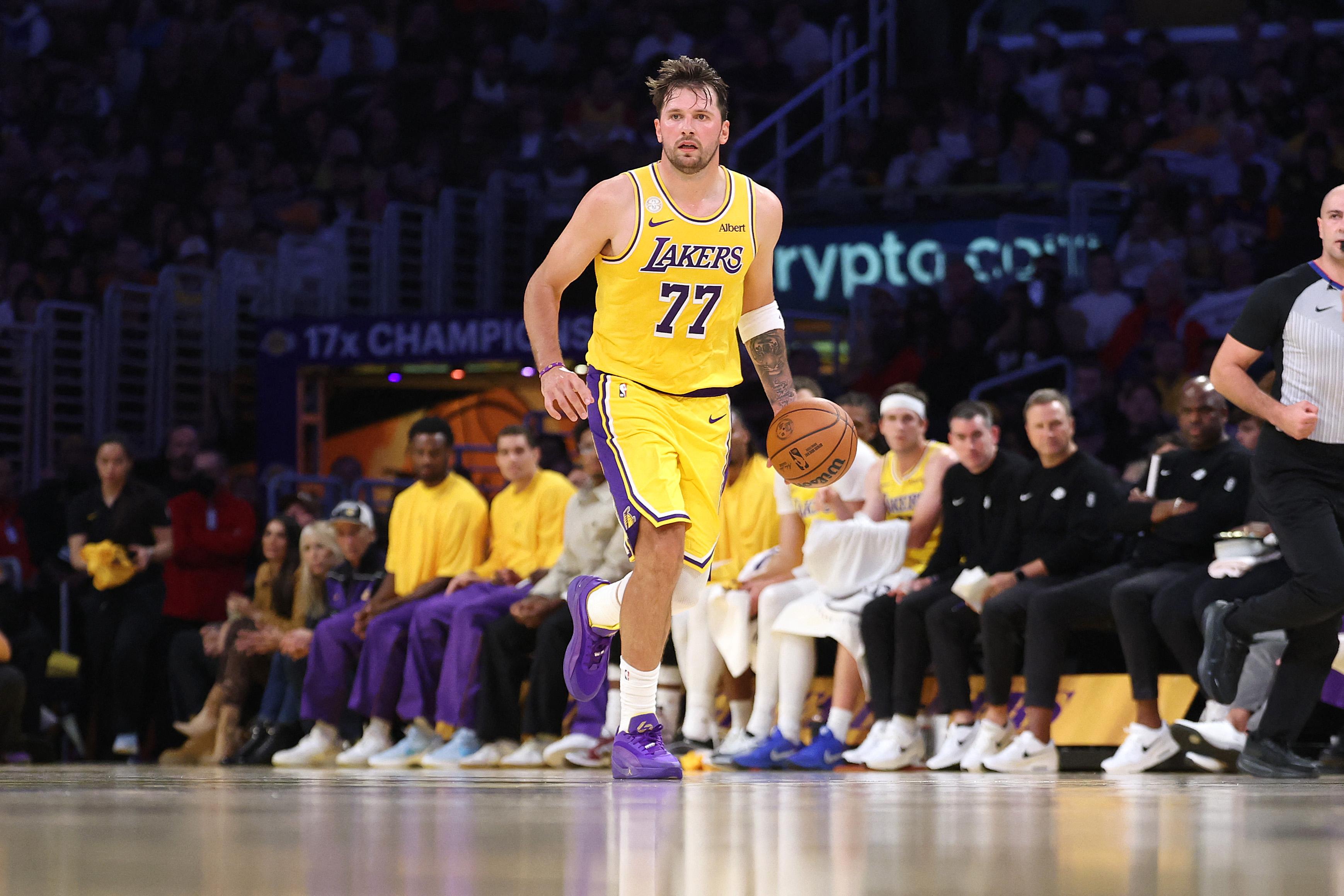 NBA: Luka Doncic, Lakers open with dominant win vs. Stephen Curry, Warriors