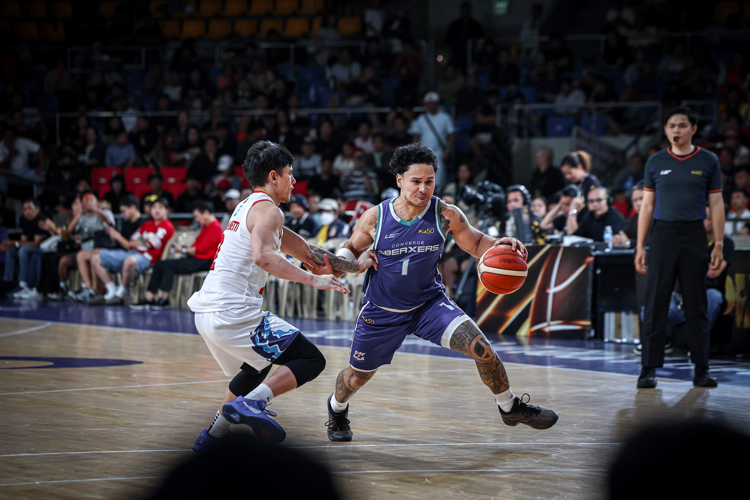 PBA: Converge evens QF series vs. Rain or Shine - GMA Network