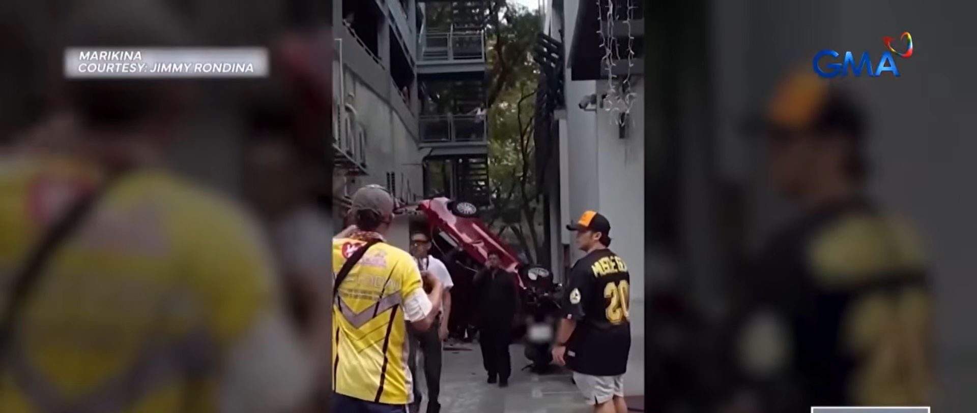 Kotse, nahulog mula sa ikatlong palapag ng parking building sa Marikina; driver, sugatan
