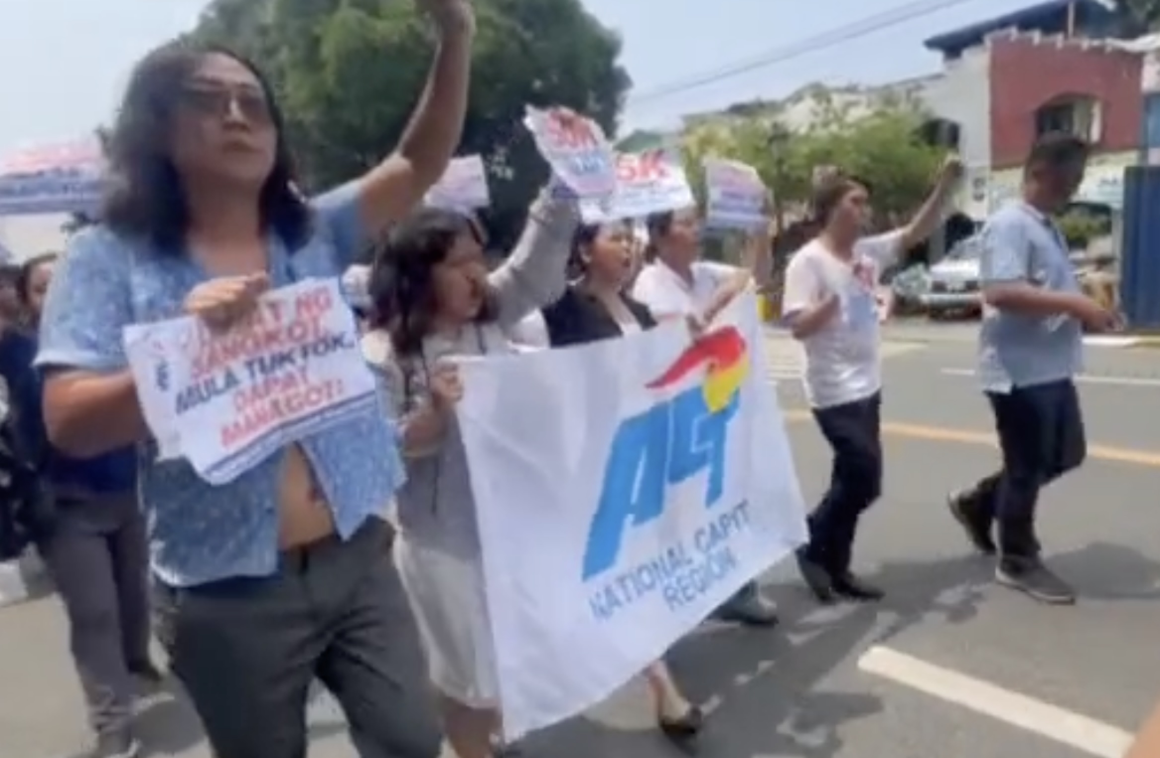 Teachers protest for P50,000 entry-level pay and higher education funding