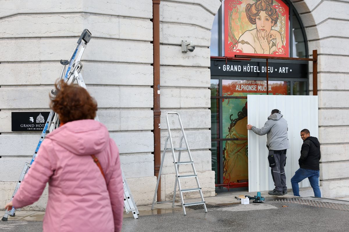 France boosts police presence ahead of protests; Filipinos urged to prioritize safety