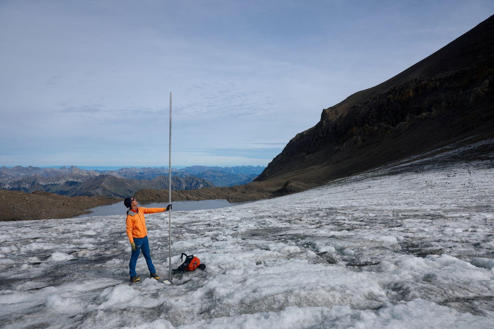 Swiss glaciers lose more than 5% of ice after record heatwave
