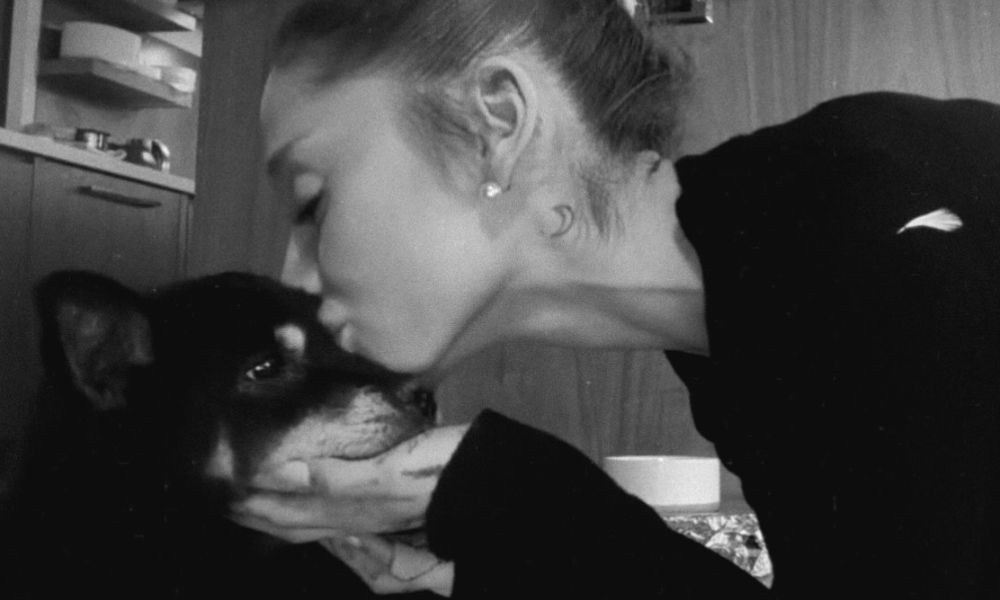 Ariana Grande mourns passing of dog Coco