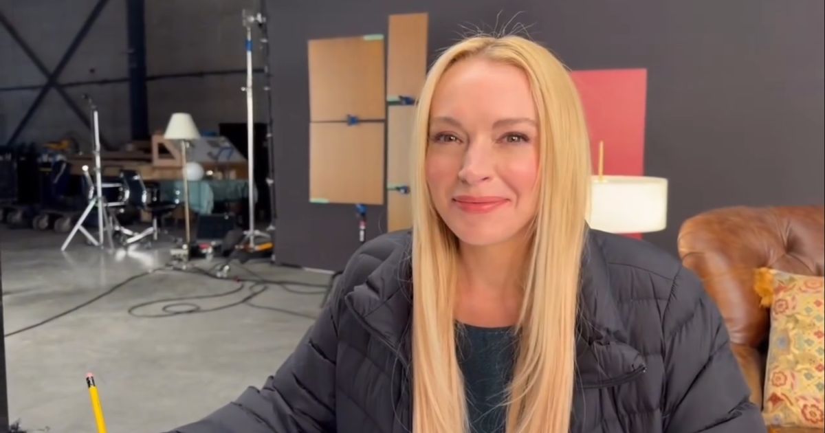 Lindsay Lohan recreates 'Mean Girls' iconic 'October 3rd' scene