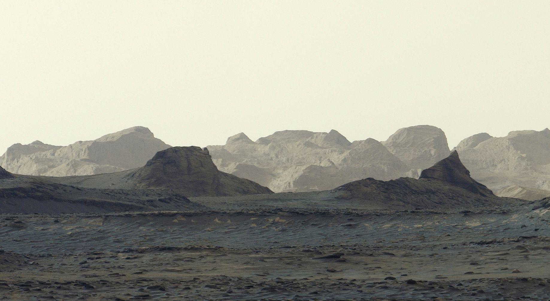 NASA rover takes striking image of dawn's early light on Mars